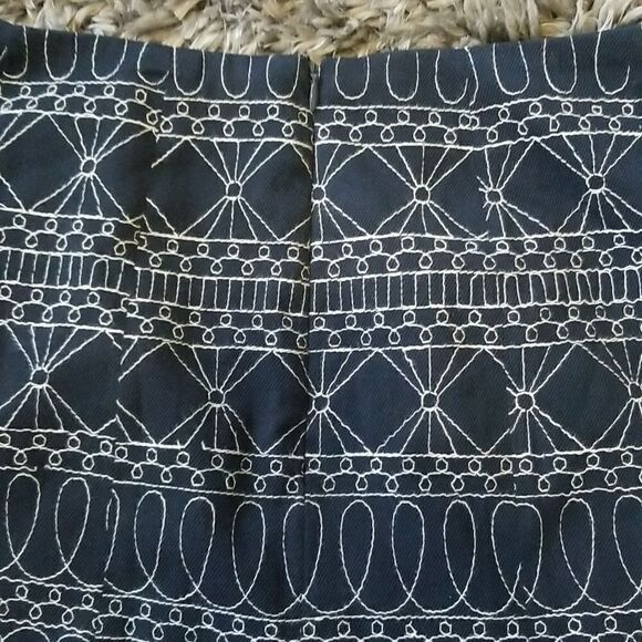 WDNY Blue Skirt with Embroidery Design sz 8 - Picture 10 of 12